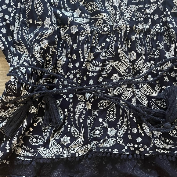 Ariat Navy and White Floral Women's Blouse - Picture 2 of 5